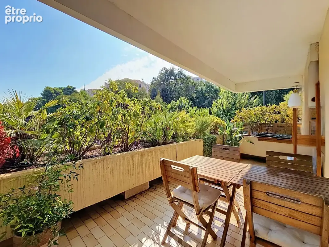 Nice ouest – 4p superbe rez-de-jardin avec terrasse, jardin privatif, piscine et garage - photo 2