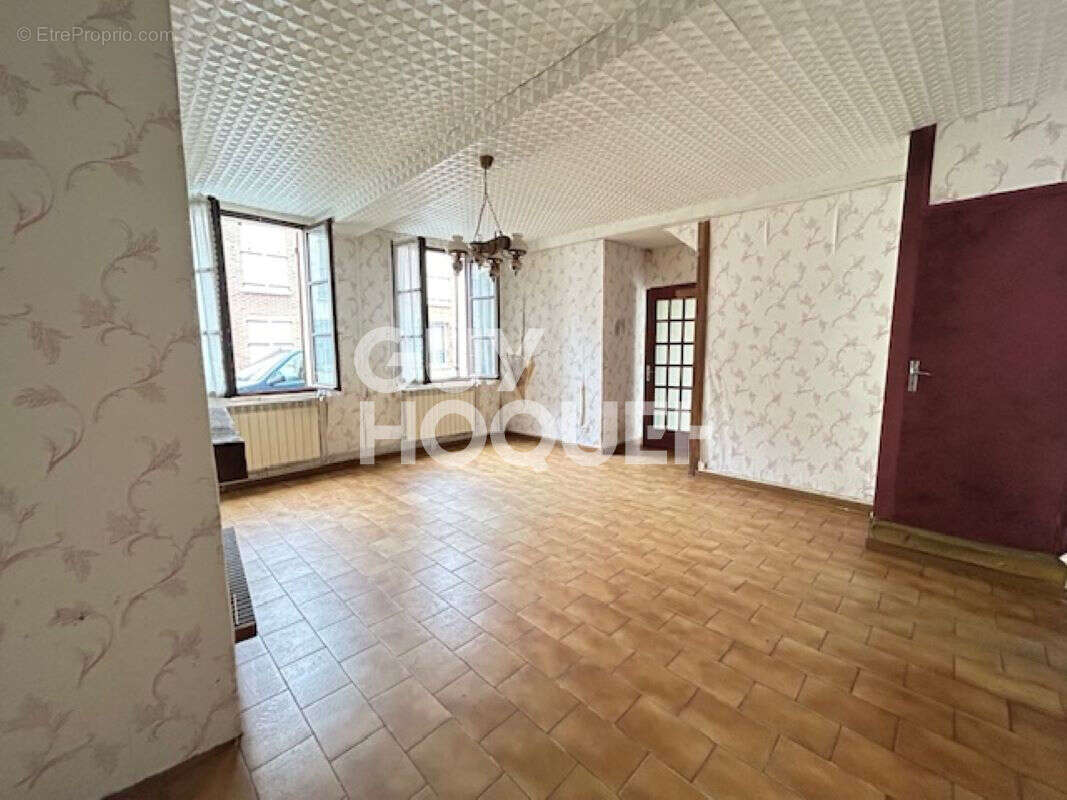 Lacroix-Saint-Ouen : Maison de ville à découvrir ! - photo 2