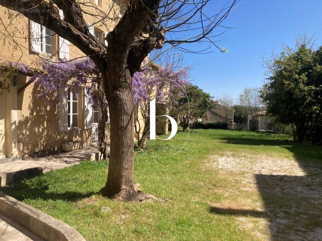 Maison à LAUDUN-L&#039;ARDOISE