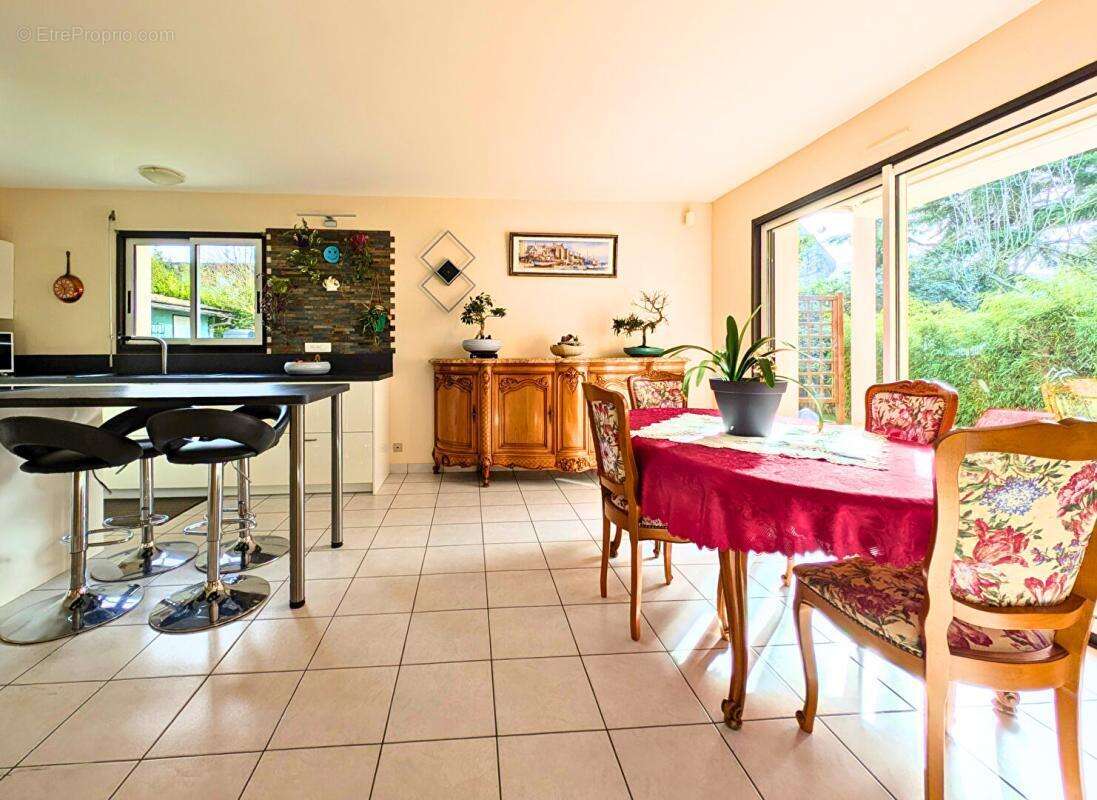 Maison à SAINTE-LUCE-SUR-LOIRE