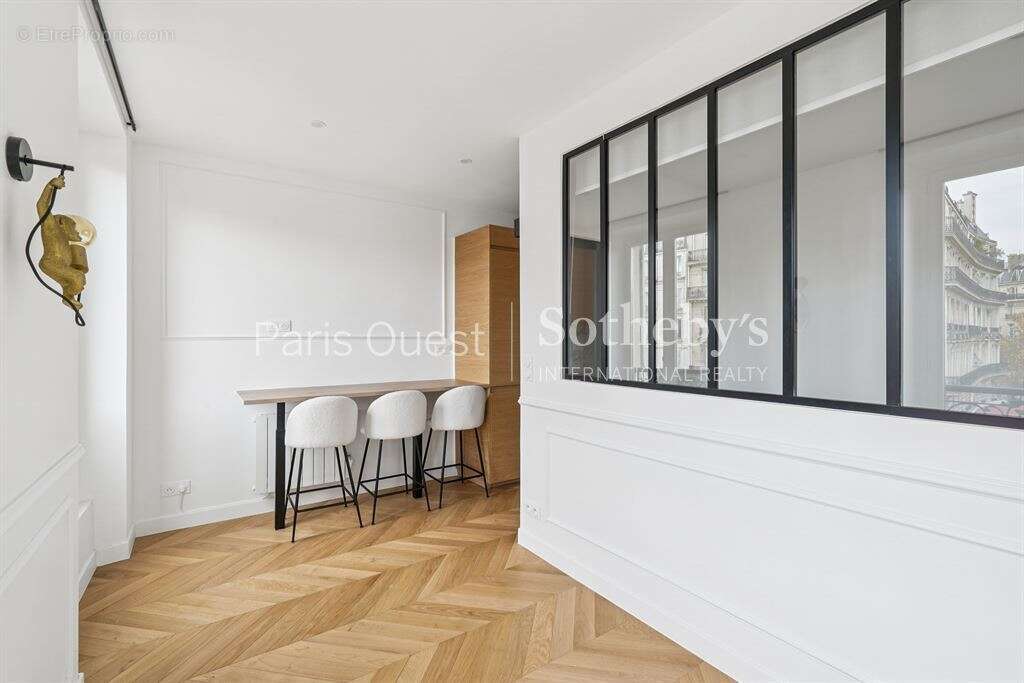 Appartement à PARIS-8E