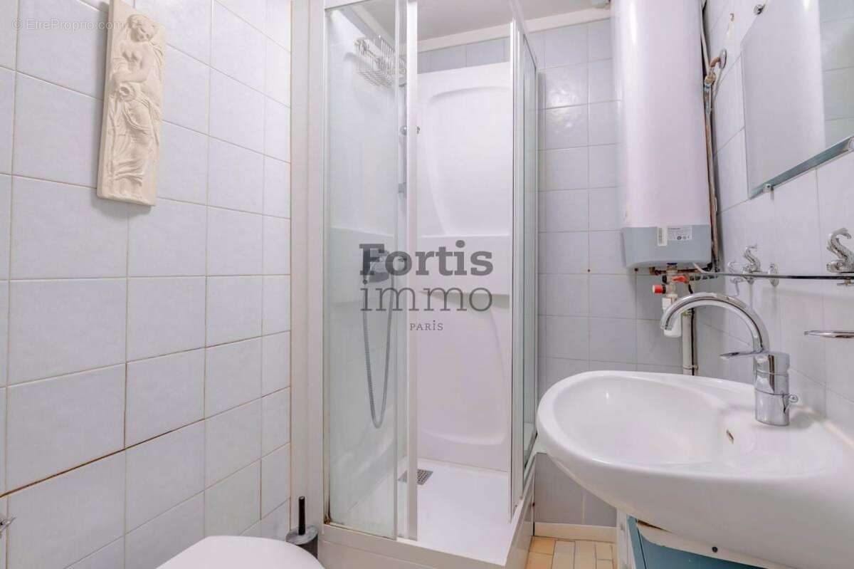 Appartement à PARIS-1E