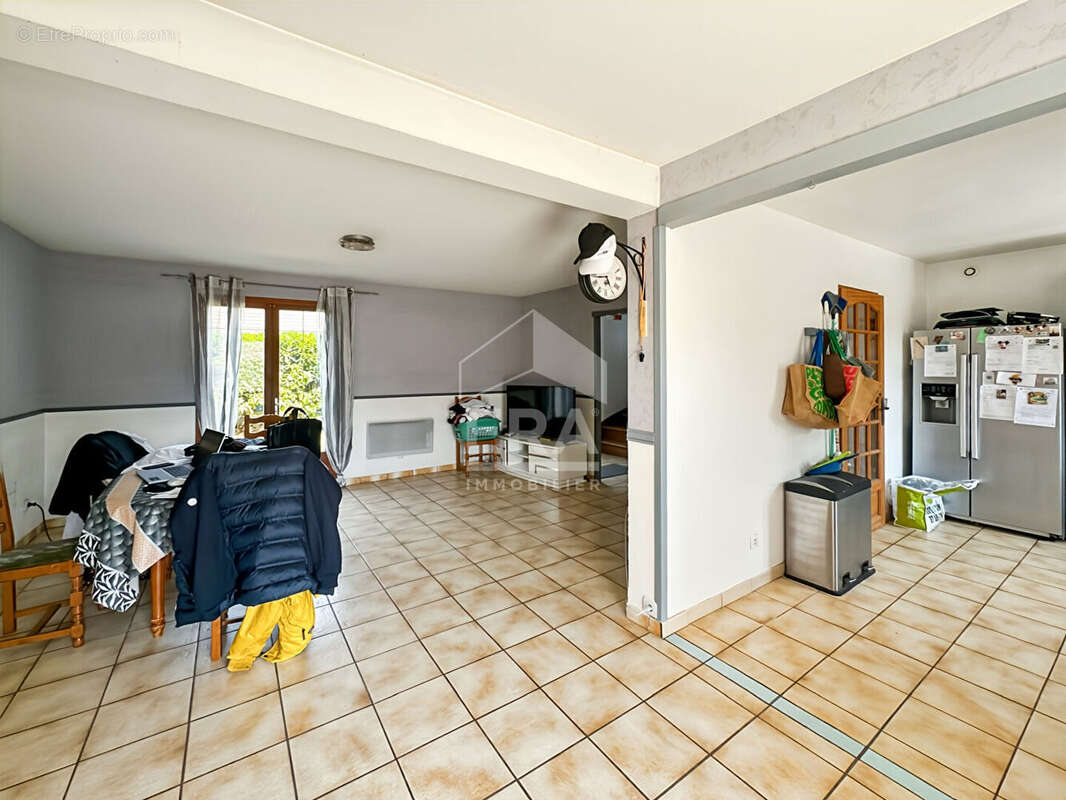 BERRY-AU-BAC Maison individuelle de 120 m² avec jardin, garage et dépendance - photo 4
