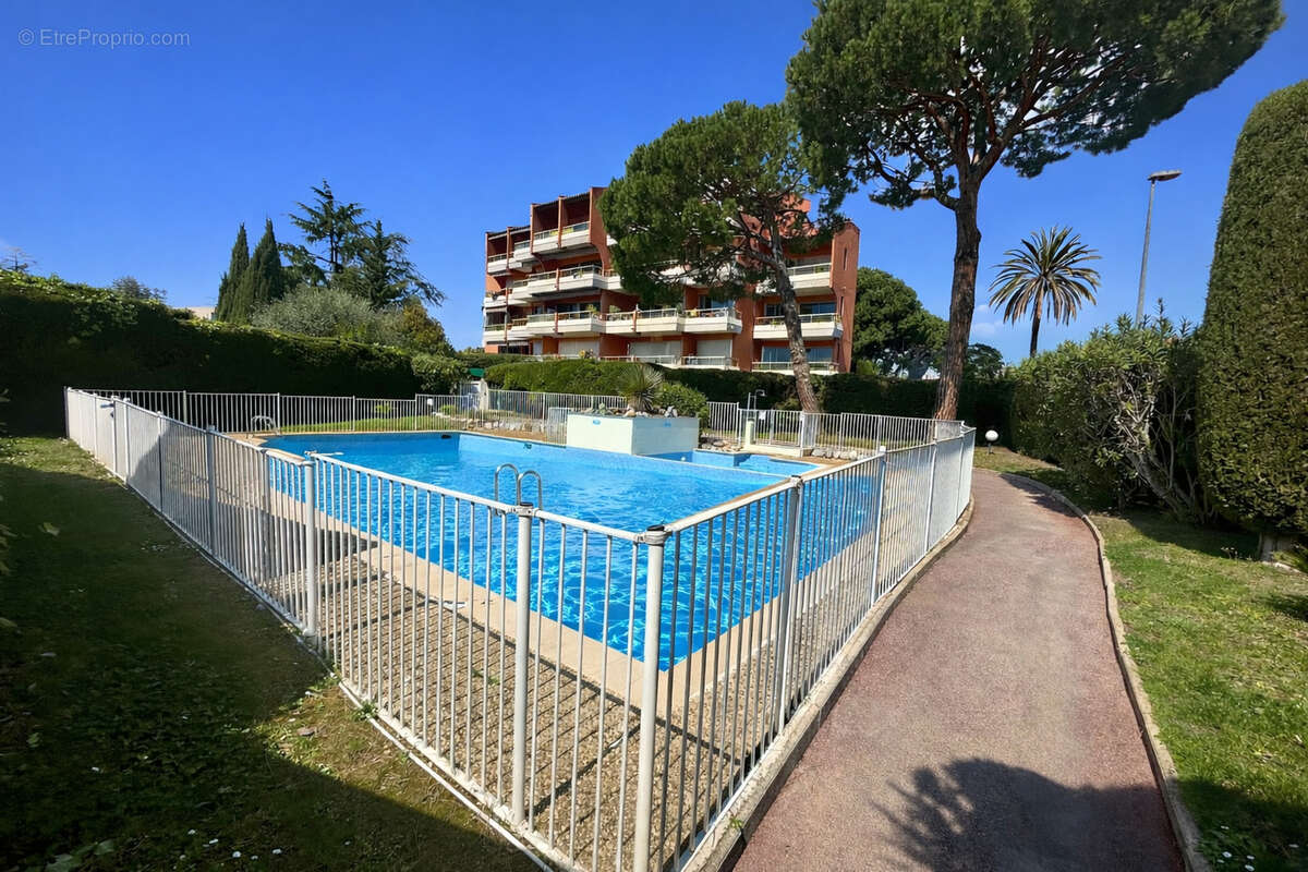 Appartement à SAINT-LAURENT-DU-VAR