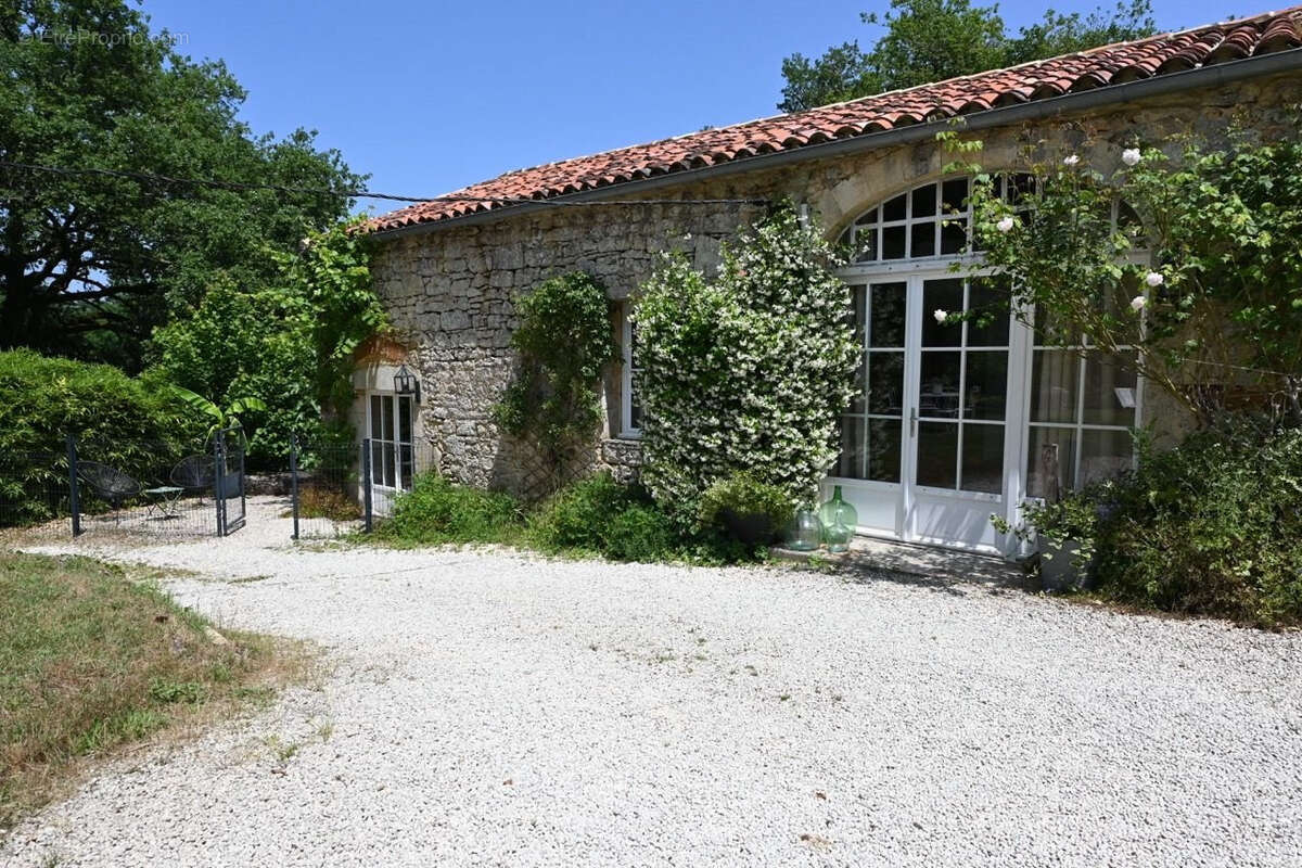 Maison à PUY-L&#039;EVEQUE