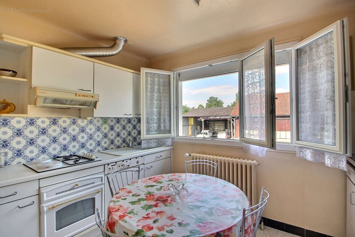 Maison à BRIENON-SUR-ARMANCON