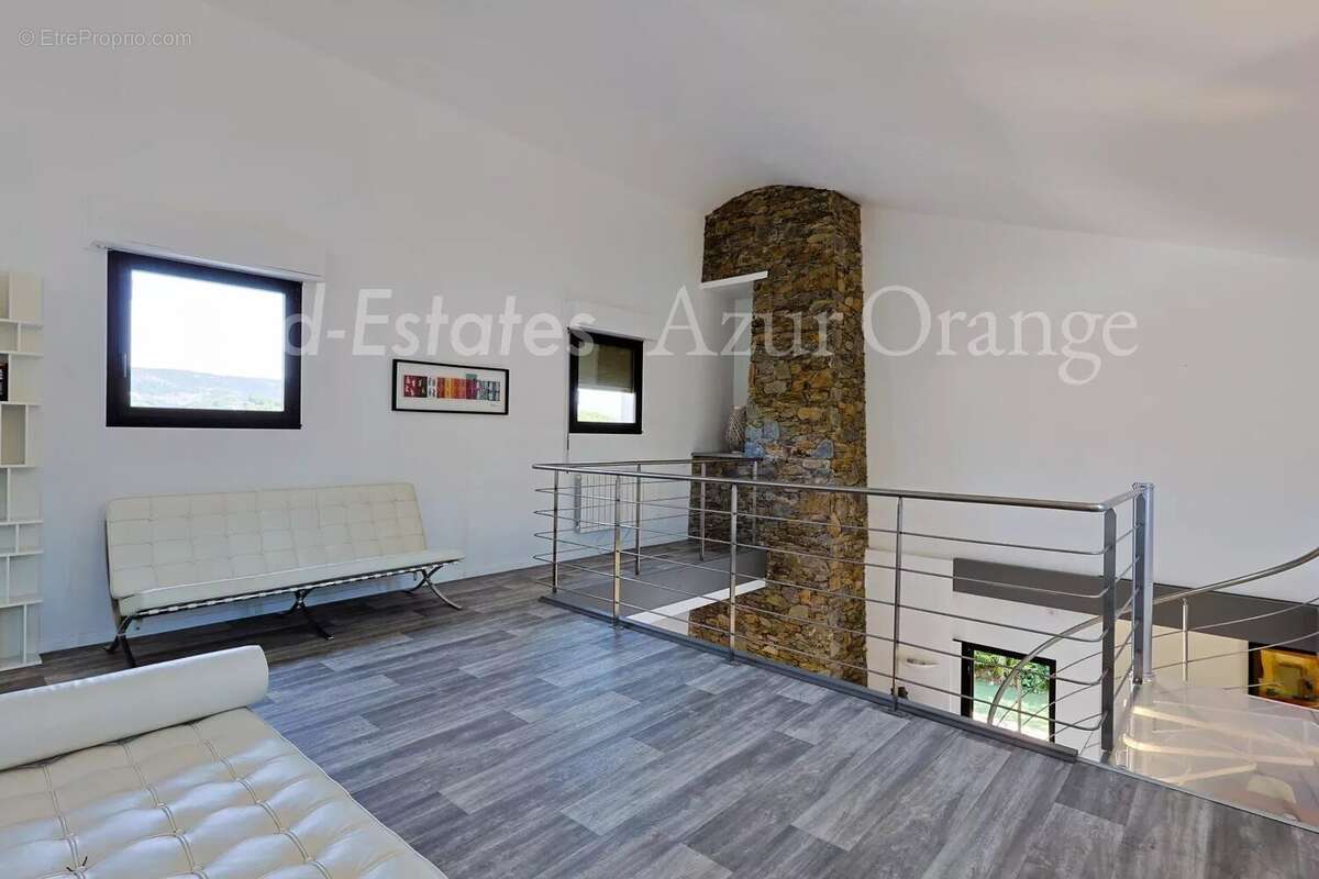 Maison à PLAN-DE-LA-TOUR