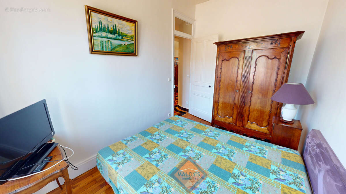 RARE ! T3 lumineux de 77 m2 avec cachet, à deux pas du quartier Montchat et de l’hôpital Édouard Herriot ! - photo 10