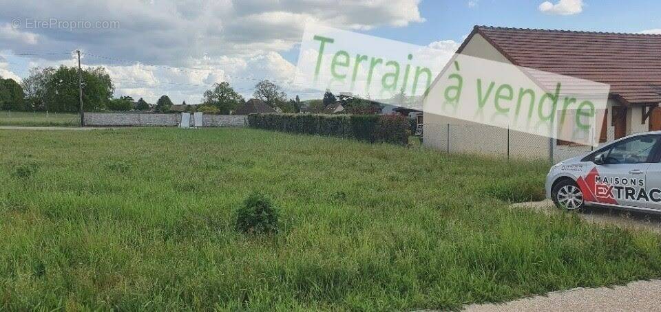 Terrain à FAVEROLLES-LA-CAMPAGNE