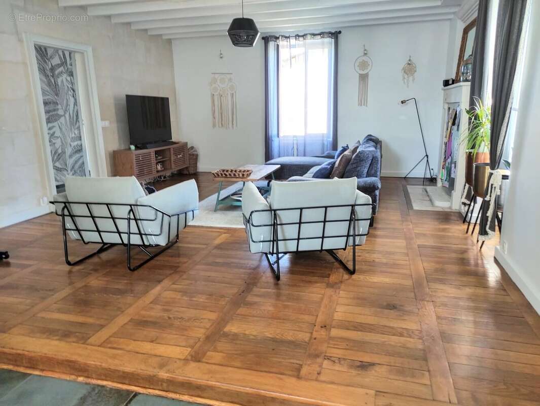 Maison de village offrant 5 chambres avec cour - photo 4