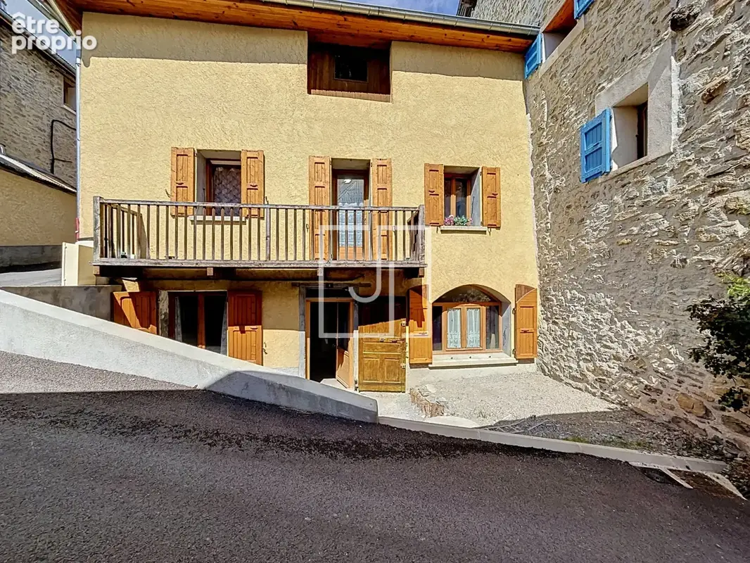 Maison de village avec combles aménageables   Hameau des Sanières à Jausiers - photo 3