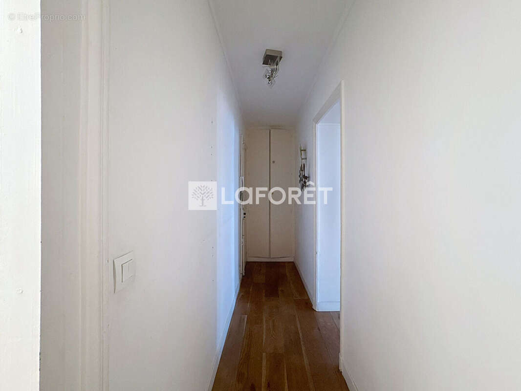 Appartement à PARIS-16E