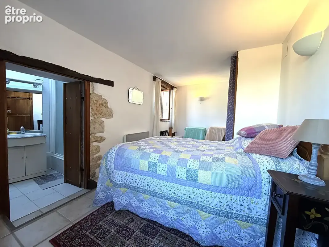 Charmante maison de caractère rénovée avec  4 chambres, grange et jardin arboré - photo 11