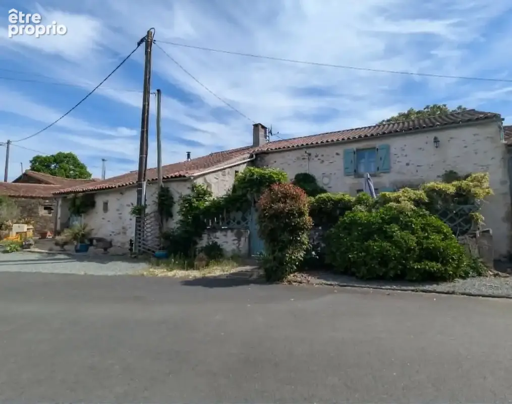 Maison spacieuse et pleine de caractère avec potentiel de gîte à Vouvant - photo 1