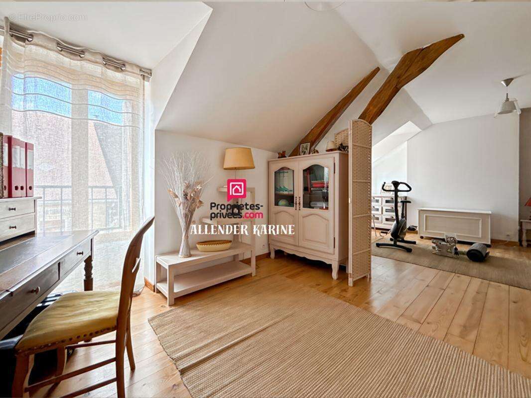 Maison à VILLENEUVE-L&#039;ARCHEVEQUE