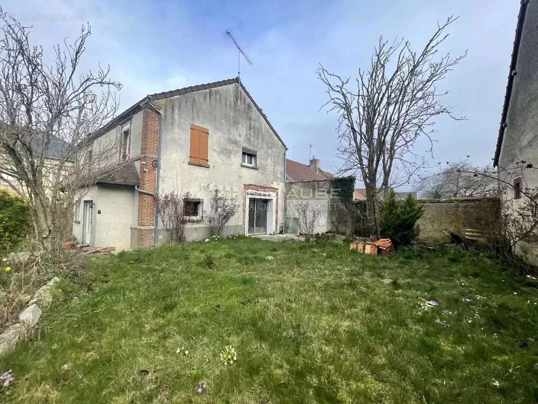 Maison à MARIGNY-LE-CHATEL