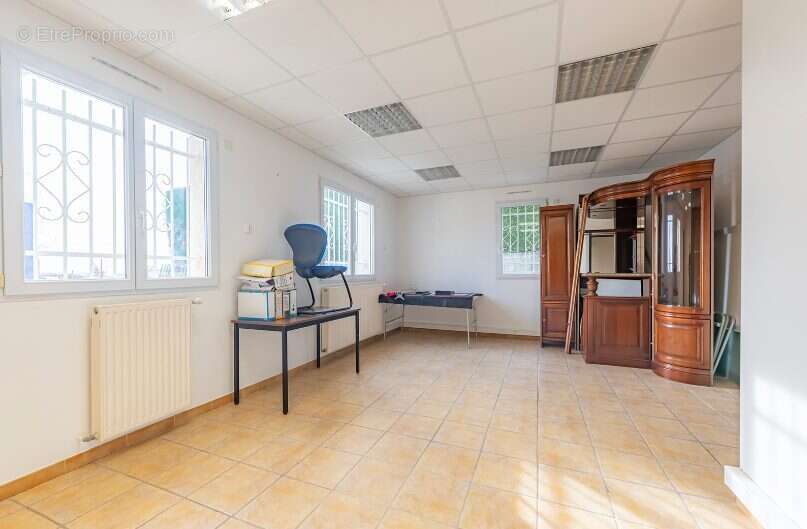 Commerce à CHAUSSAN