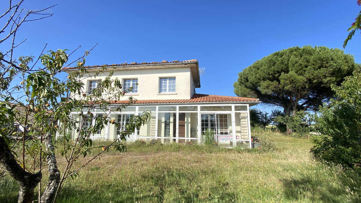 Maison à CHENAC-SAINT-SEURIN-D&#039;UZET