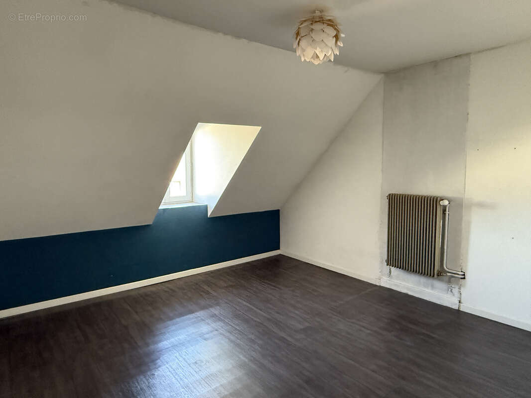 Maison à MAGNAC-BOURG