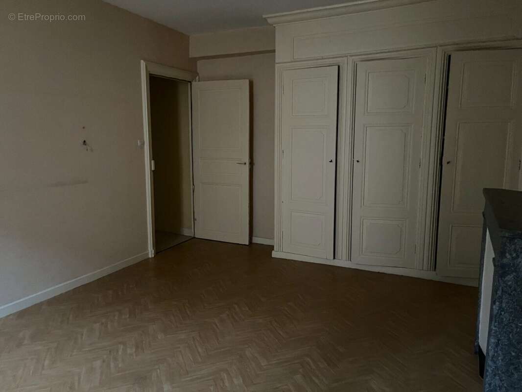 Appartement 300 m² à Cours-La-Ville  - photo 6