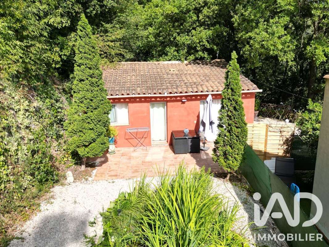 Maison 199 m² à Saint-Laurent-Du-Var  - photo 7