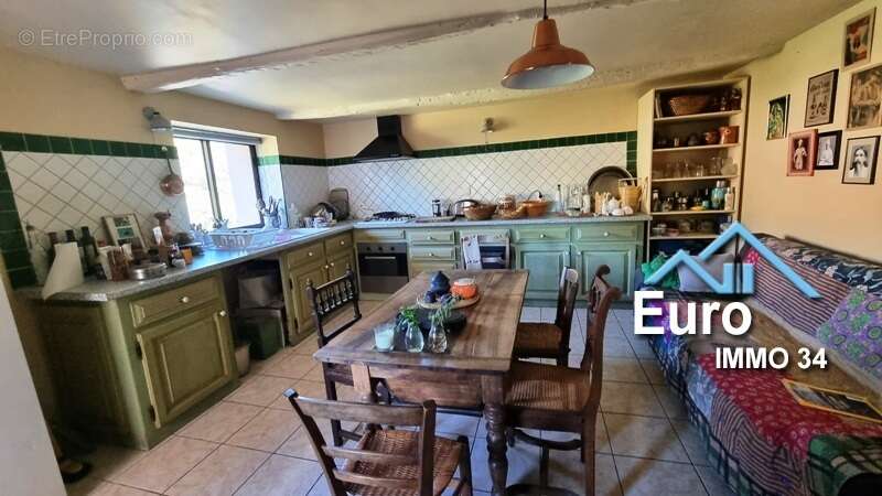 Maison de village avec Terrasse et jardin offrant 149 m² hab. - photo 5