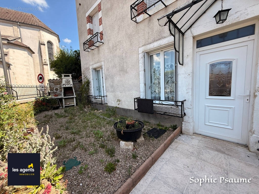 Maison à NEUFCHATEAU
