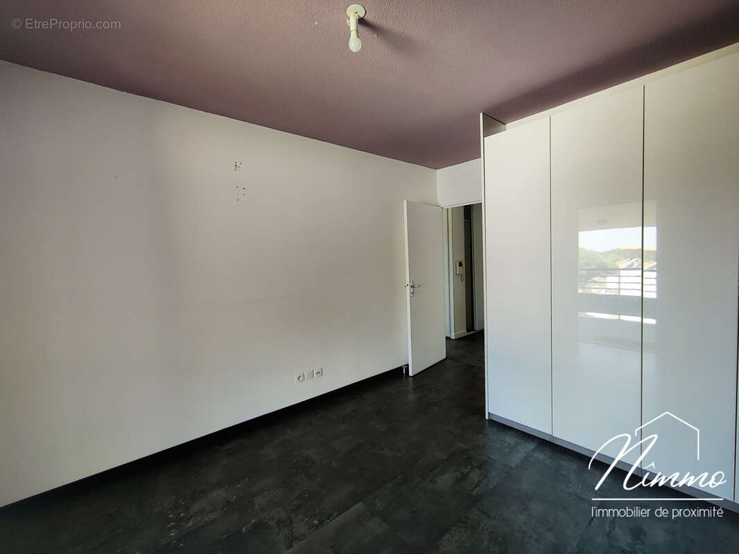 Nimes route duzes appartement t3 dernier etage terrasse garage ascenseur - photo 7