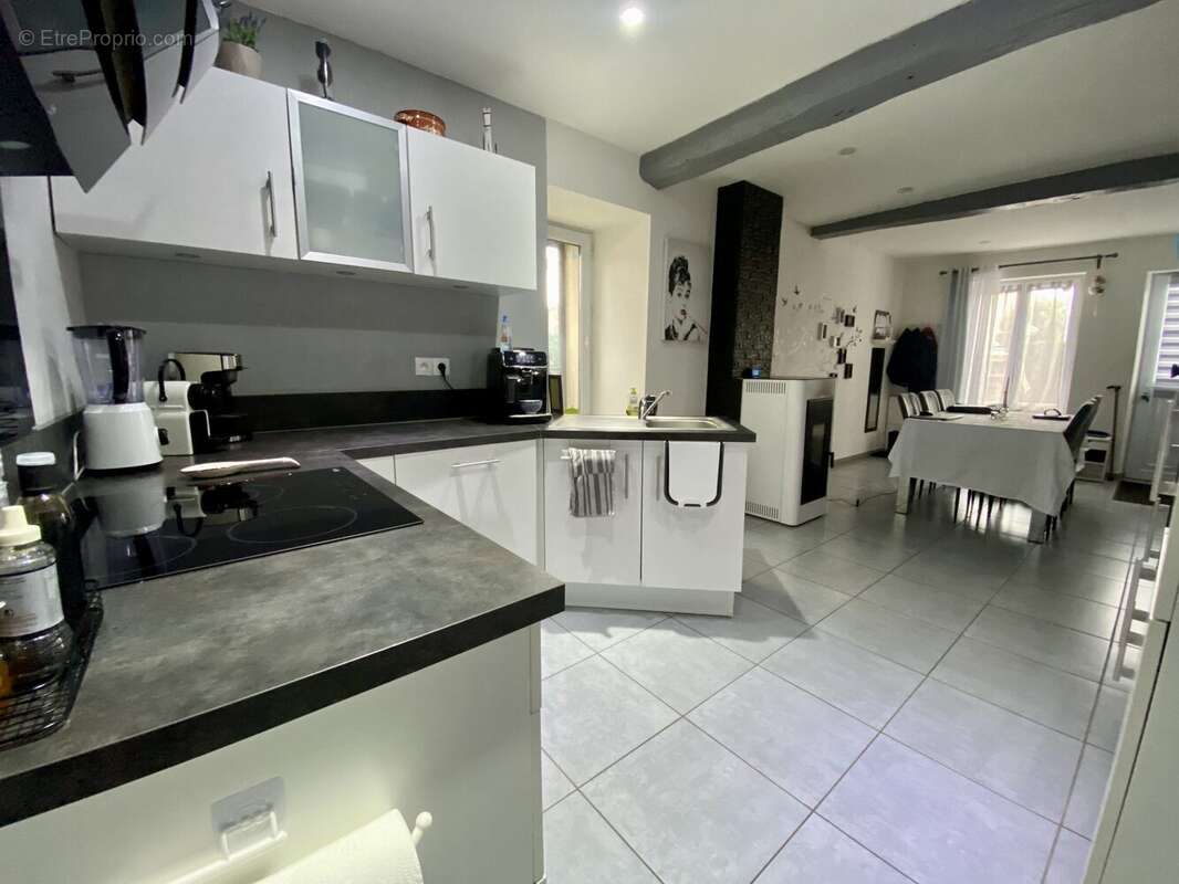 Cuisine - Maison à REBAIS