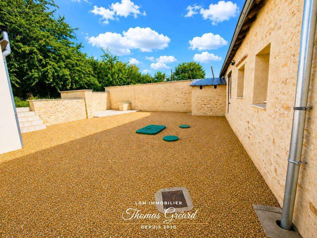 Maison en pierre rénovée avec 2 chambres, jardin et vie de plain-pied à Ouzouer-le-Doyen - 15 minutes de Châteaudun - photo 12
