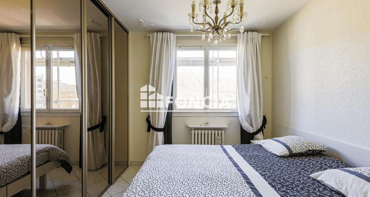 Appartement à SAINT-MARTIN-D'HERES