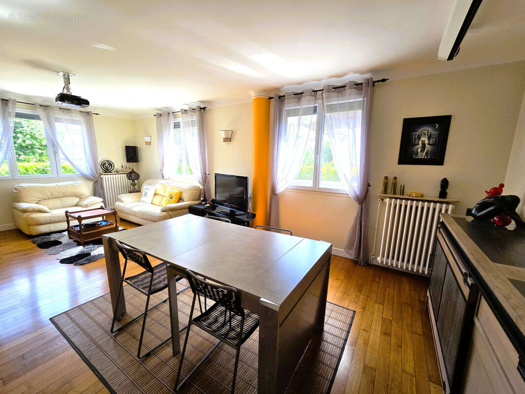 Maison à SAVIGNY-SUR-ORGE