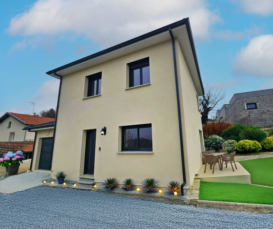 Maison à SALAISE-SUR-SANNE