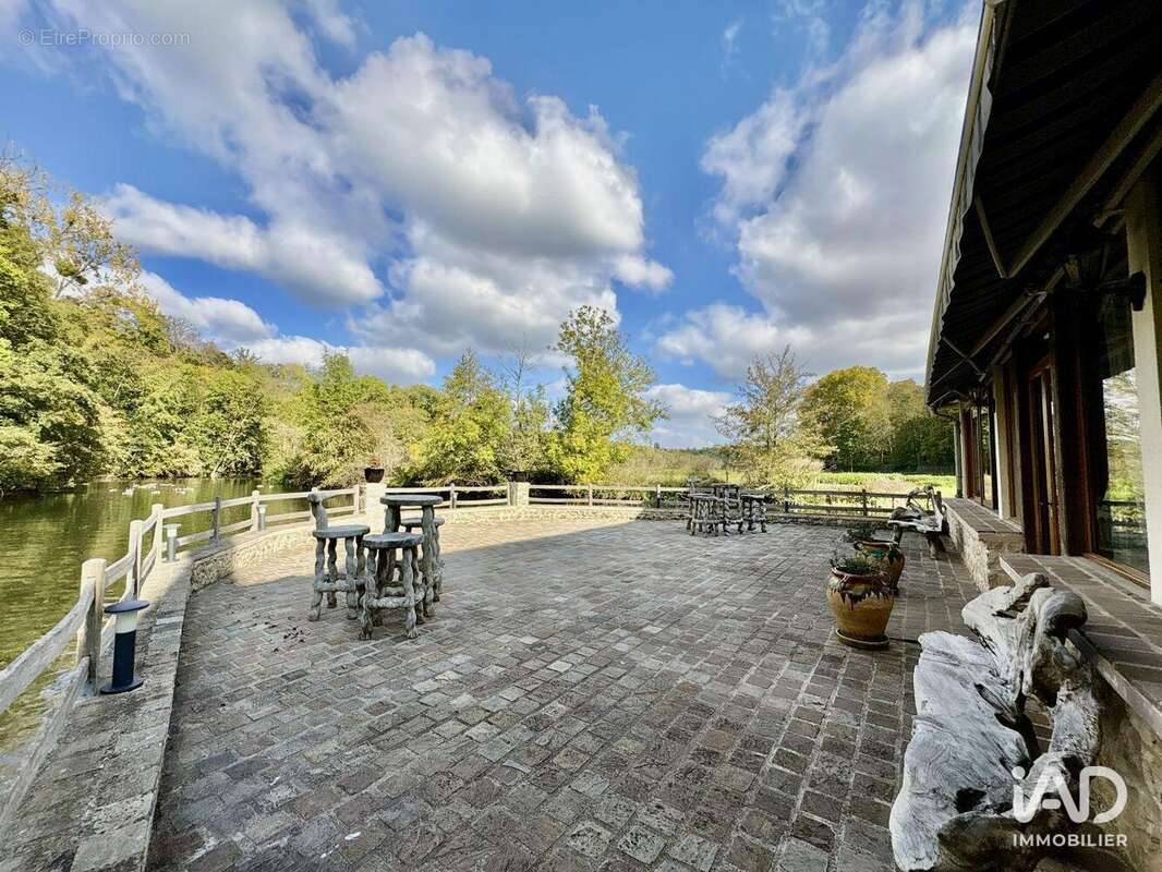 Photo 4 - Commerce à VARENNES-JARCY