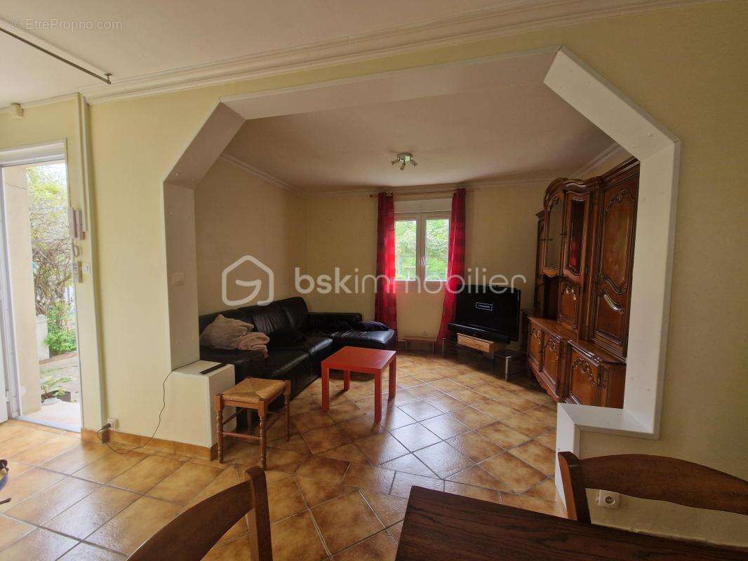 Maison à SAINT-GERMAIN-LES-ARPAJON