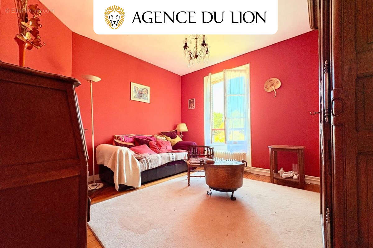 Maison à CHERISY