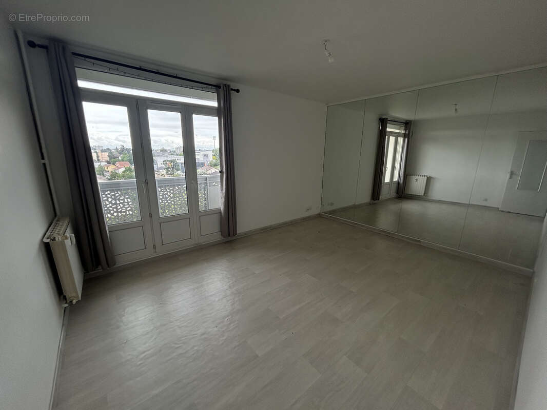 Appartement à BRON