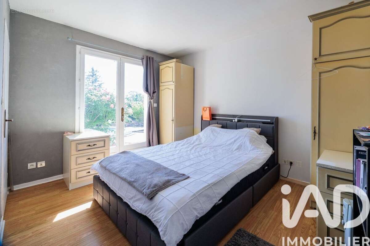 Photo 8 - Maison à SAINT-GENIS-LES-OLLIERES