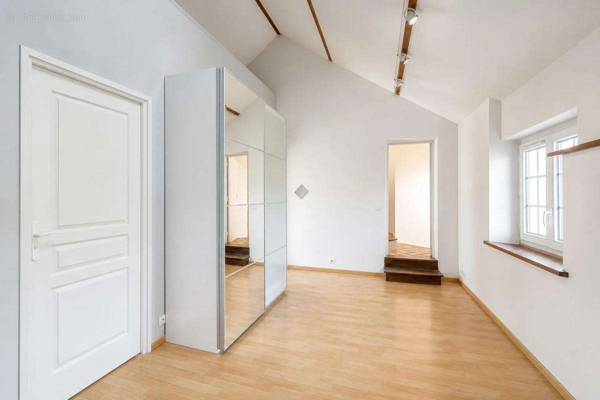 Maison de caractère 6 pièces louée - Fublaines - photo 10