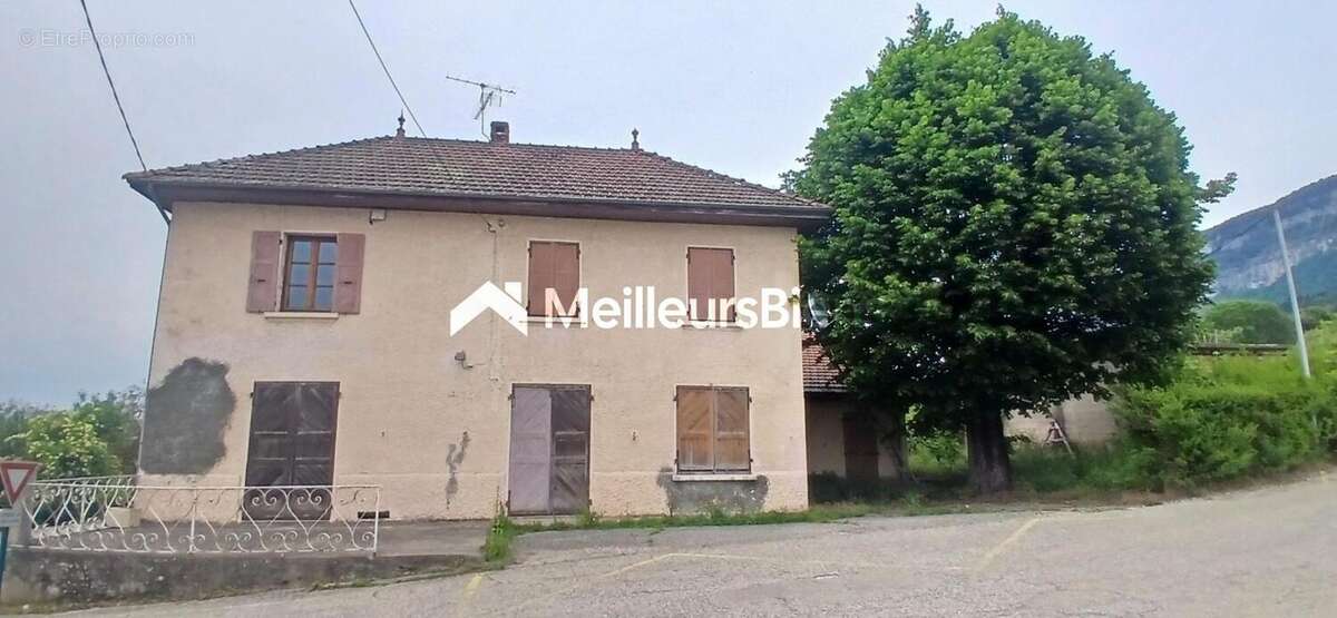 Appartement à ATTIGNAT-ONCIN