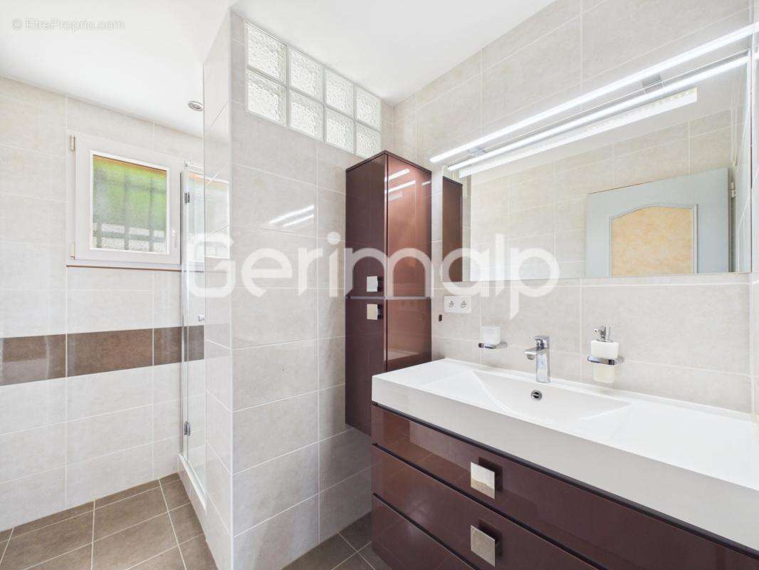 Vente - Maison - 8 pièces + cuisine - 180 m² - 795 000 € - - photo 25
