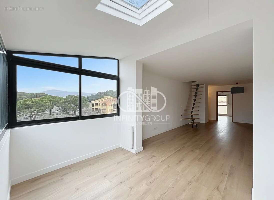 Appartement à MOUGINS