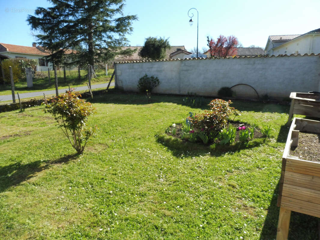 Maison à PONTEYRAUD