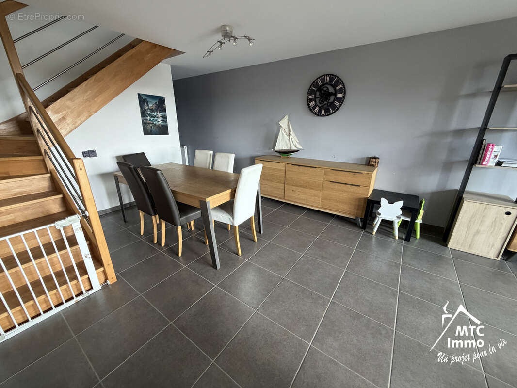 Appartement à MEYZIEU