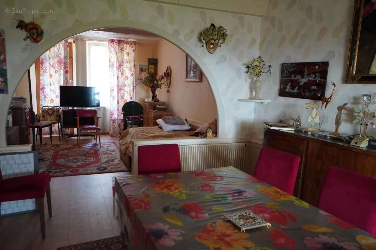 Maison à ALISE-SAINTE-REINE