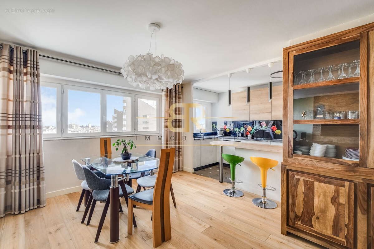 Appartement à COURBEVOIE