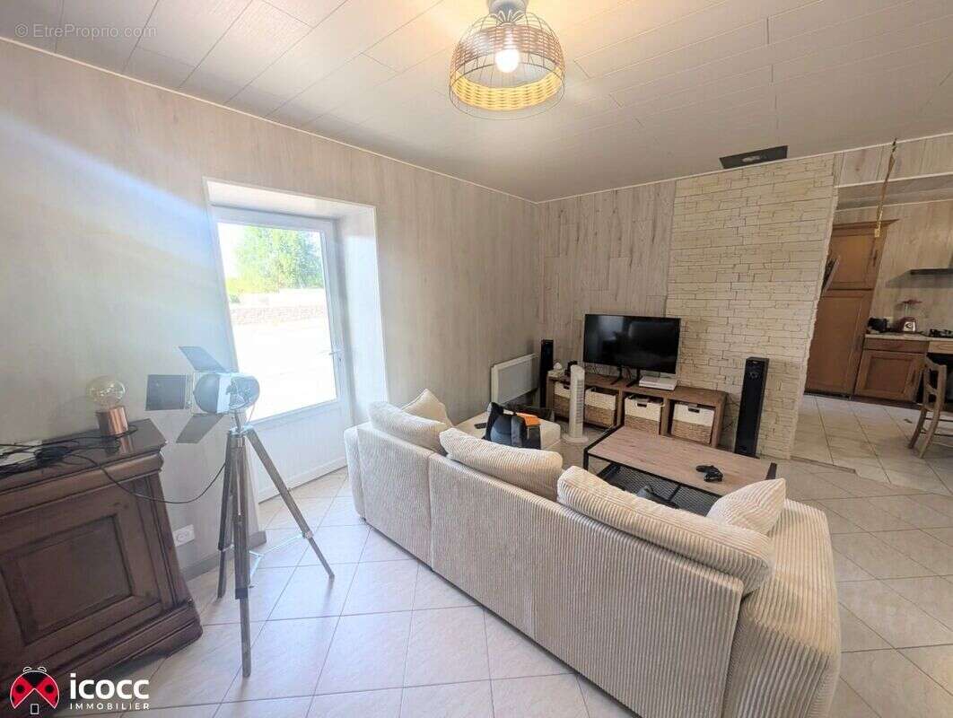 Maison 122 m² à Puyravault  - photo 5