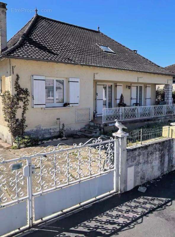 Maison à BIARS-SUR-CERE