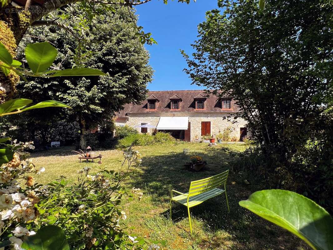 Maison à COULAURES