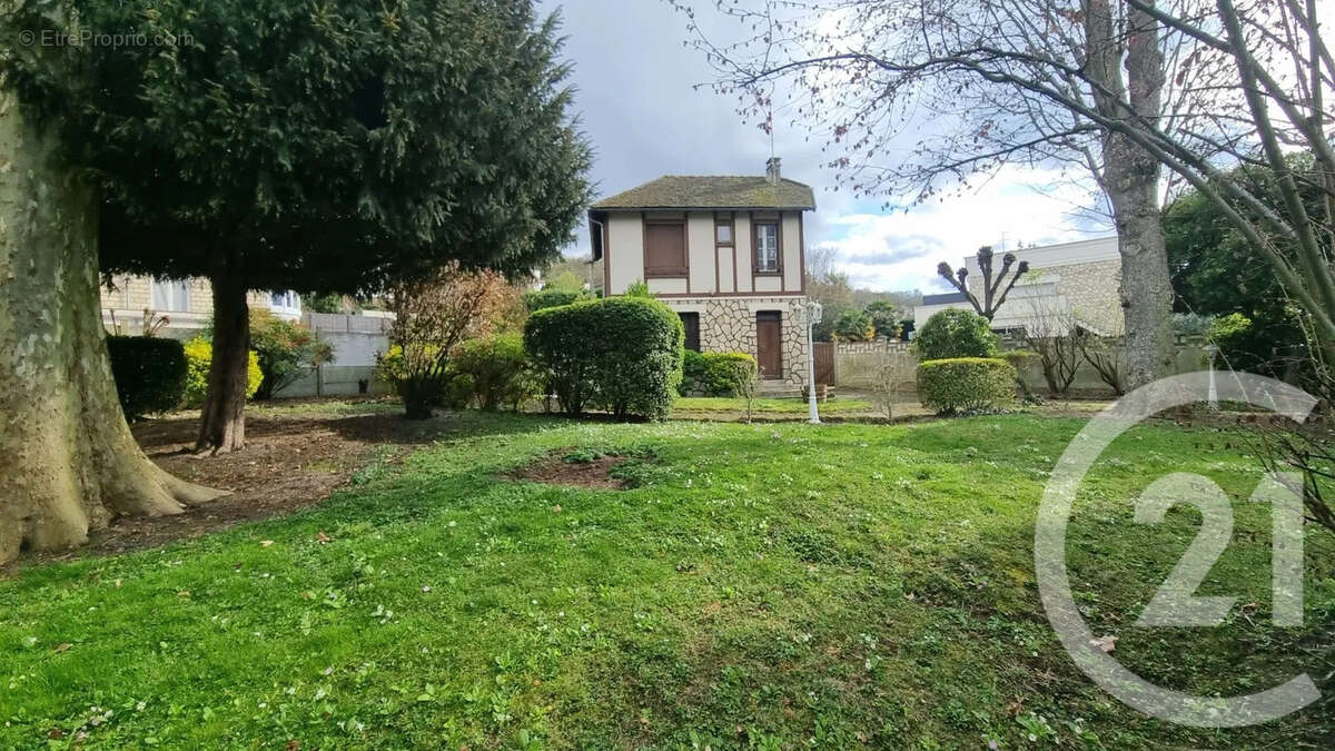 Maison à SAINT-MAUR-DES-FOSSES